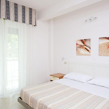 Hotel Helios Ричоне Екстериор снимка