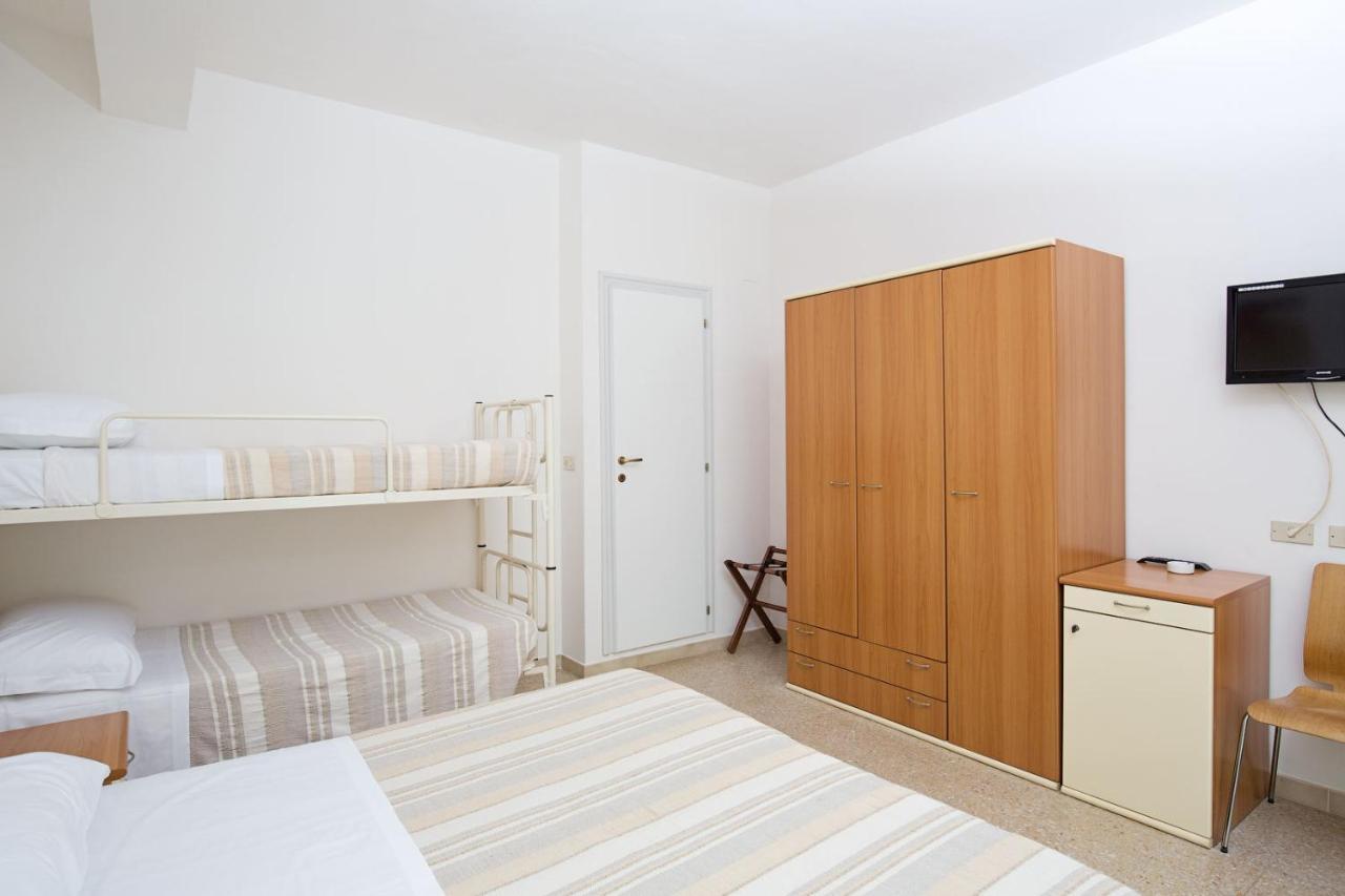 Hotel Helios Ричоне Екстериор снимка