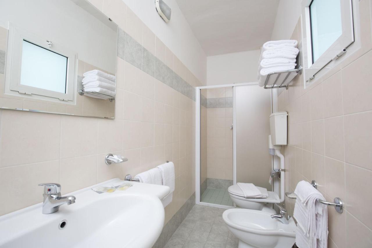 Hotel Helios Ричоне Екстериор снимка