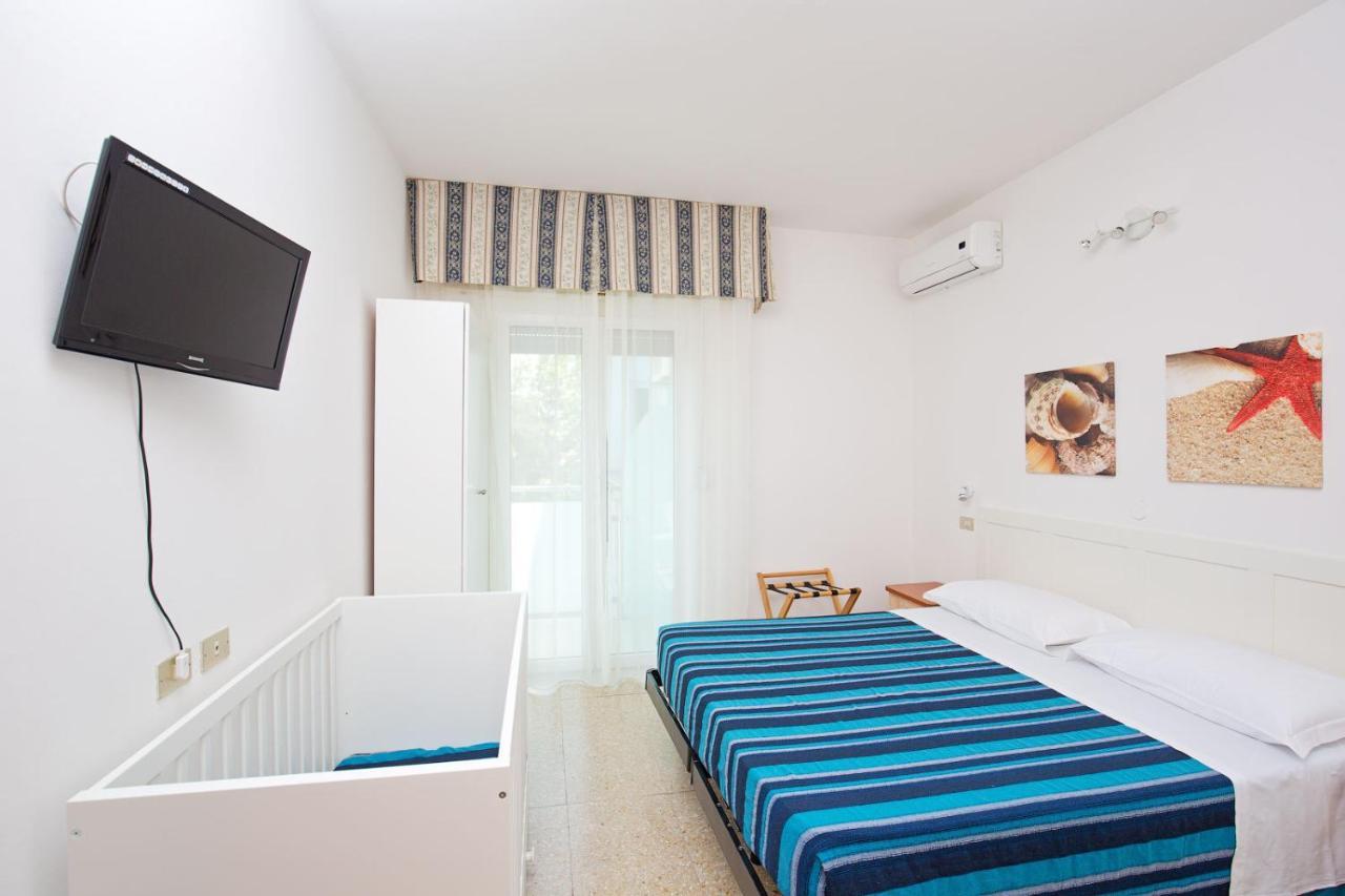 Hotel Helios Ричоне Екстериор снимка