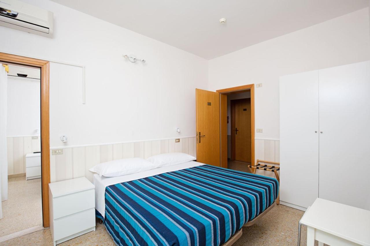 Hotel Helios Ричоне Екстериор снимка